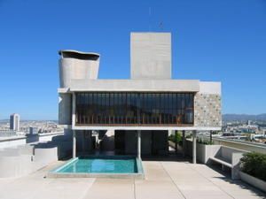 800px-Le-Corbusier-Unit-C3-A9-d-27habitation-toit.jpg