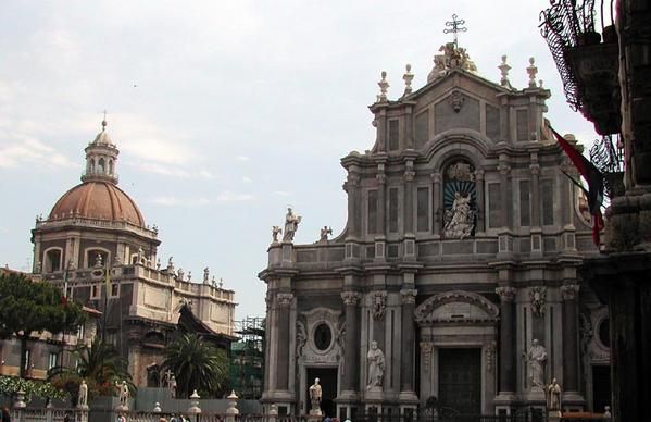 catania-piazza.jpg