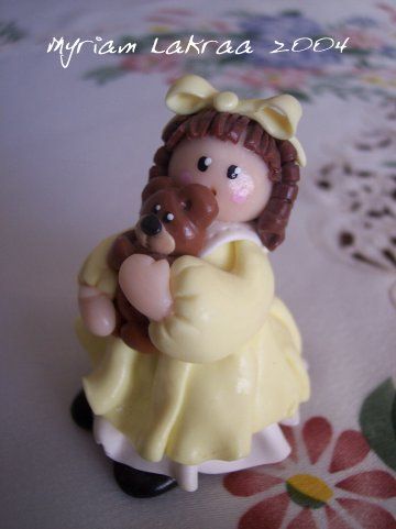 Fimo : poupée et son ours - 2004 - Myriam Lakraa Créations
