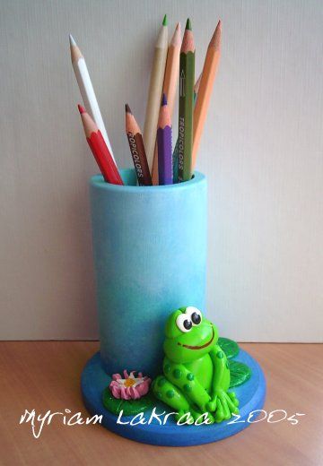 Fimo : pot à crayons grenouille (2005) - Myriam Lakraa Créations
