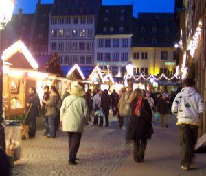 Marché de noël à Strasbourg, 2007 : place de la cathédrale - Photo Myriam Lakraa