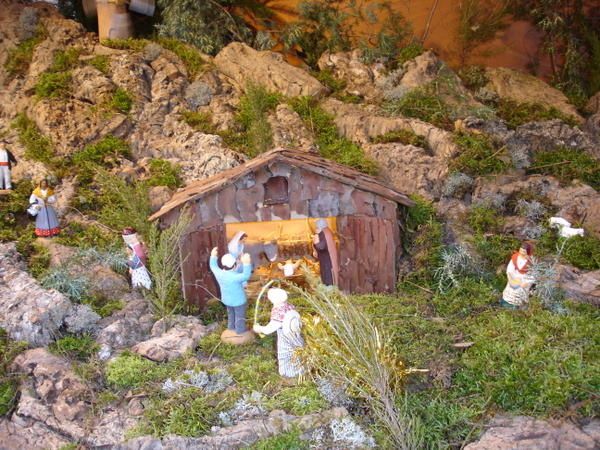 L'étable est faite en écorce de chêne pour donner l'impression des constructions montagnardes
