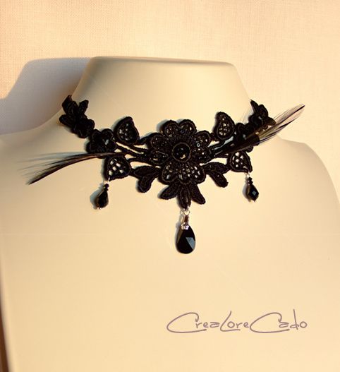collier-dentelle-noire-perles-plumes-Lore-M-creation.jpg
