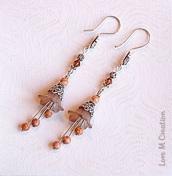 earrings, flowers, boucles oreilles, fleurs, corolles, marron cendré, bijou, Lore M, nature earrings, flowers, boucles oreilles, fleurs, corolles, marron cendré, bijou, Lore M, nature