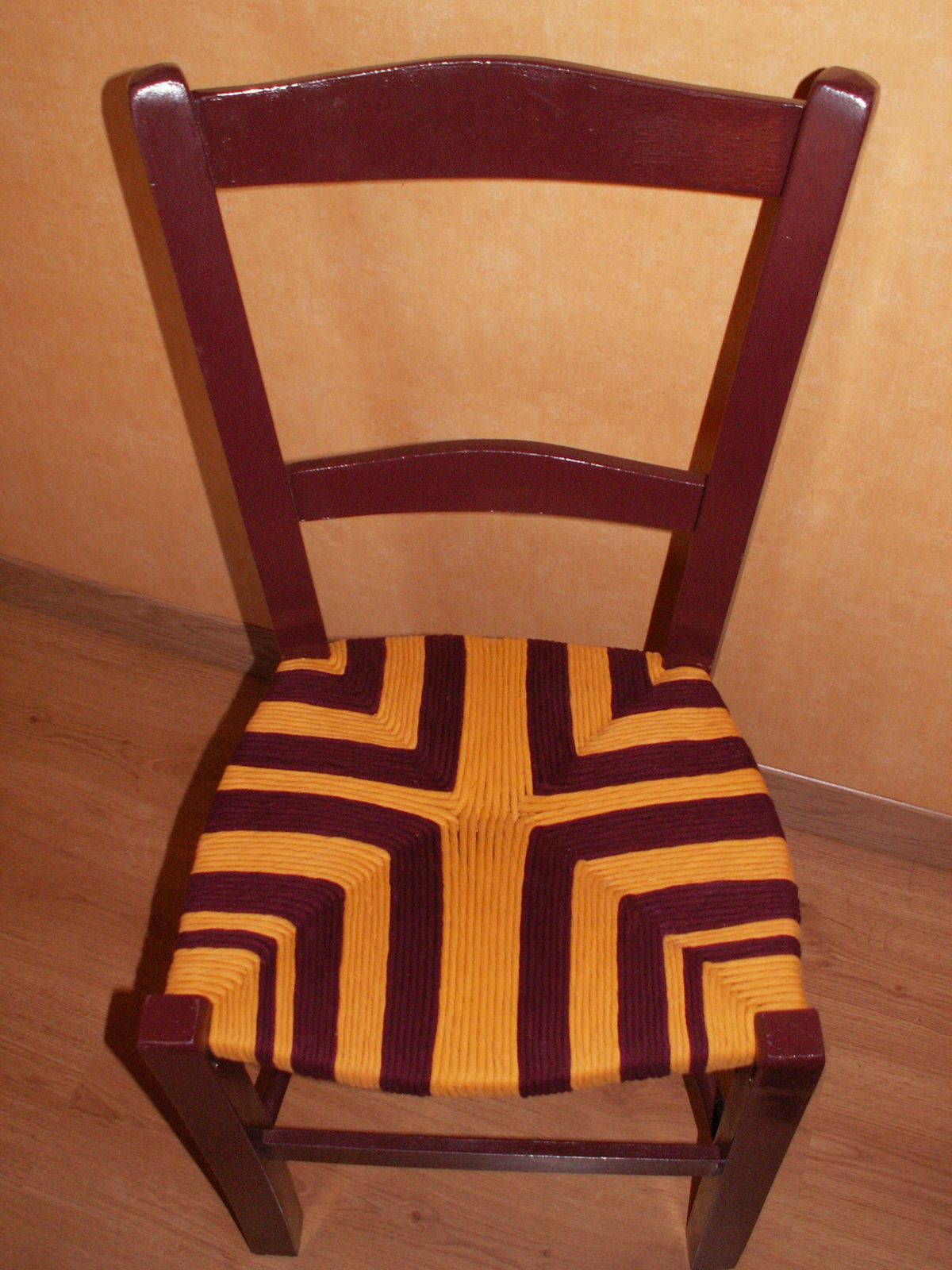 Rempaillage de chaises avec du tissu - Le blog de Malibi