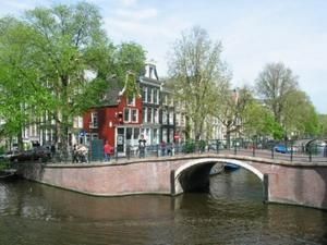 bridge-reguliers-gracht-red-house-copie-1.jpg