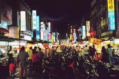 800px-Liouho-Night-Market-Kaohsiung.jpg