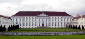 280px-Berlin-Schloss Bellevue-Frontalansicht