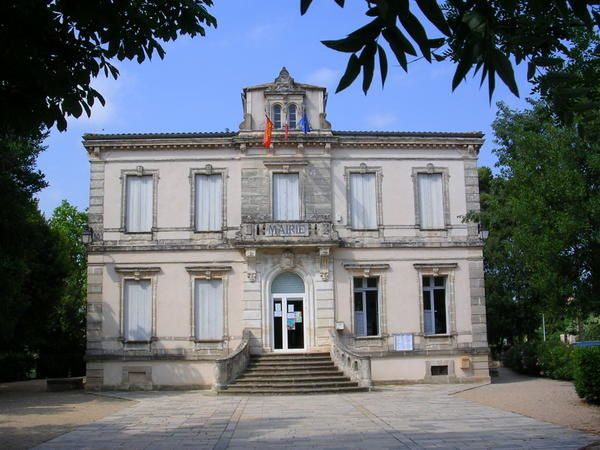 La-mairie-de-Brignac-est-une-ancienne-demeure-bourgeoise.JPG