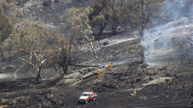 AFP_130108_3902c_pompiers-australie-feux_sn635.jpg