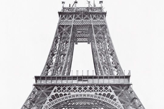 resume rencontres en haut de la tour eiffel