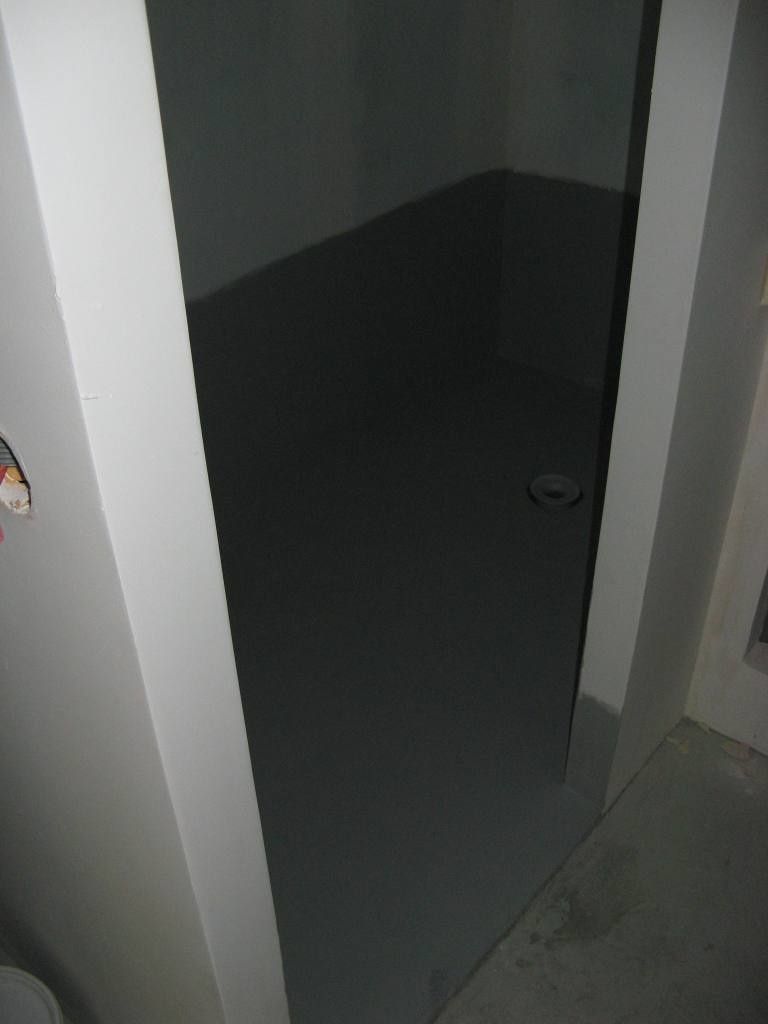 Début du carrelage de la salle de bain ! les granges de fred et so