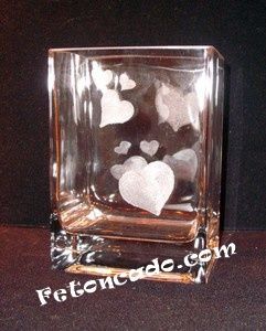 Petit vase gravé coeurs