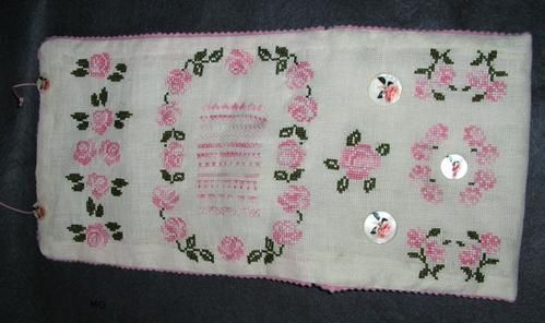 Trousse-aux-roses-ouverte-dos.JPG