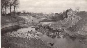 Chateau-de-Ham---Ruines-de-la-tour-de-l-eplanade-et-de-la-tour-carr--e.jpg