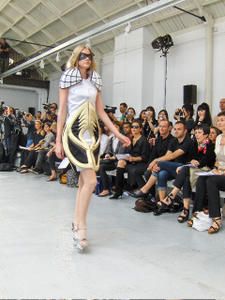 020607CoutureDior072.jpg