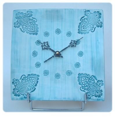 horloge-murale-carre-turquoise-3.jpg
