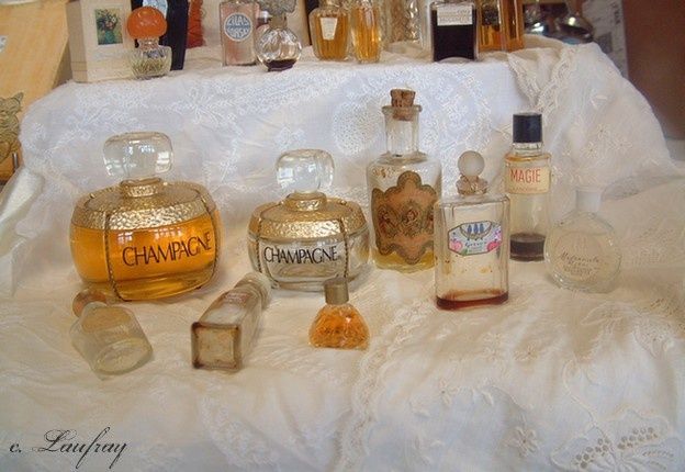 stand-parfums-flacons