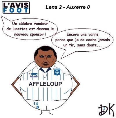 Tags : AJA, Auxerre, football, Lens-Auxerre 2-0, championnat de France, Ligue 1, Dennis Oliech, défaite, relégation, relégable, équipe, maladresse, sponsor, Afflelou, dessin humoristique, gag, humour, parodie, caricature, joke, image