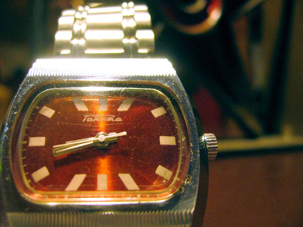 montre Raketa à cadran rouge Raketa-02