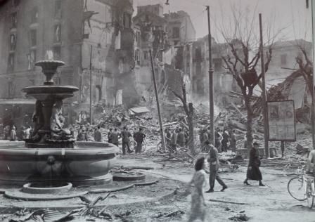 1943 Milano Piazza Fontana bombardata