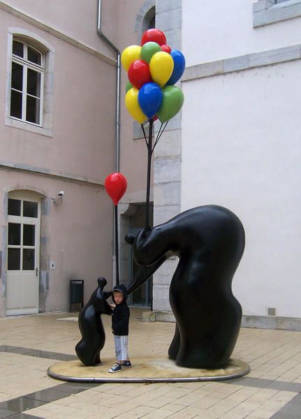 sculpture Jean-Louis Toutain marchand de ballons sculpture Jean-Louis Toutain marchand de ballons