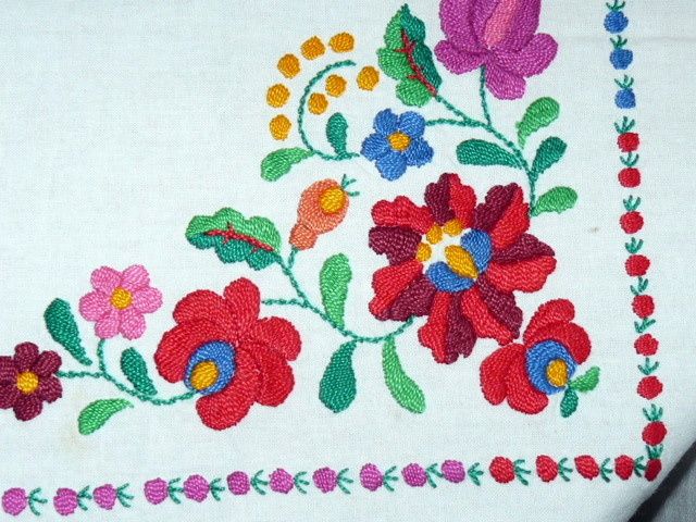 broderie_nappe_fleurs