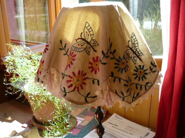 broderie_brocante_jupe_de_lampe broderie_brocante_jupe_de_lampe