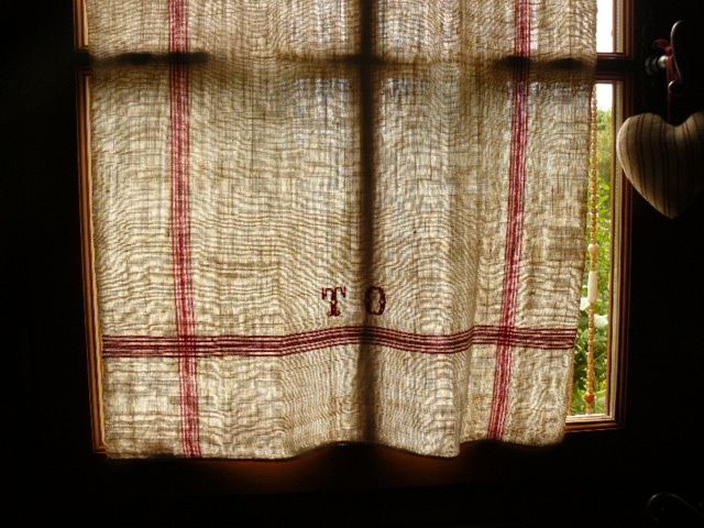 tague_rouge_torchon_grand'mère_ancien tague_rouge_torchon_grand'mère_ancien