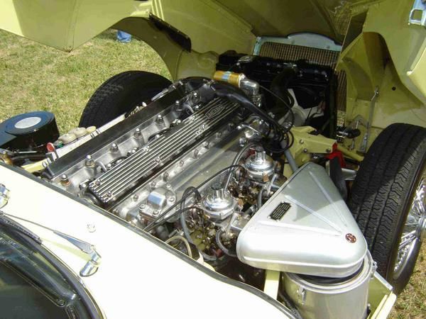 JAGUAR-Type-E-1967.jpg