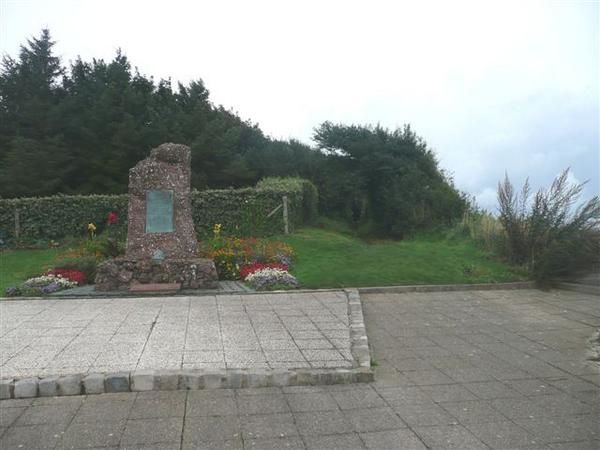 De Saint-Valéry-en-Caux à Saint-Léger (GR 21) - Le monuments aux morts français de la seconde guerre mondiale, sur la Falaise d'Amont