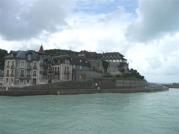 Saint-Valéry-en-Caux - Avant-port et, en face, départ du GR 21 vers Saint-Léger