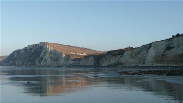 Falaise de Vassonville avec son pylône des télécoms et la statue de la vierge - Valeuse et plage de Saint-Martin-en-Campagne - Falaise et plage de Berneval-le-Grand