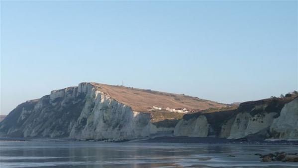 Falaise de Vassonville avec son pylône des télécoms et la statue de la vierge - Valeuse et plage de Saint-Martin-en-Campagne - Falaise et plage de Berneval-le-Grand