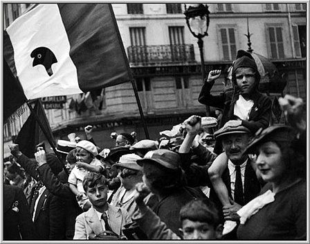 Willy-ronis-1936-front-populaire-manifestation-copie-1.jpg