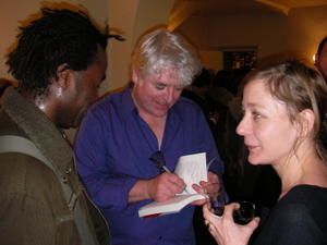 Gilles-Leroy--prix-Goncourt--le-5-novembre-2007-au-Mercure-de-France---photo-caphi.JPG