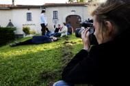 Sandrine-Bonnaire-filme-une-sc-ne-de-son-documentaire---Elle-s-appelle-Sabine--.jpg