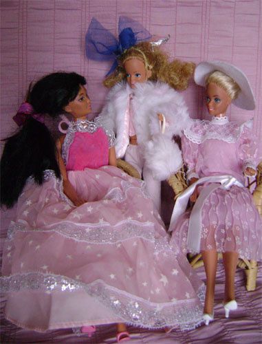 Barbie brune , Barbie blonde et Tyler