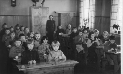 Turjankoulu-ensimmainen-luokka-1954.jpg