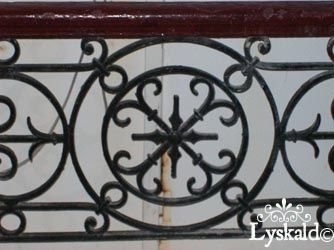 balconsmall.jpg