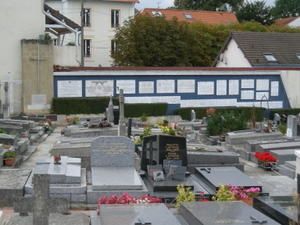 les plaques commémoratives au cimetière de Montmorency