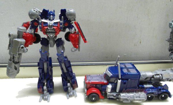 Transformers 3 - Toys Voyager Optimus Prime 01
