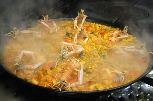 Restaurant La Paella, rue des vinaigriers, 75010 Paris La recette de paella marinera du restaurant la paella est incomparable