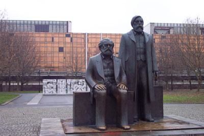 Palast-der-Republik-mit-Karl.jpg