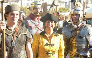 Mireille-et-son-escorte.jpg