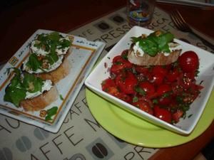 salade-de-tomates-cerises-et-bruschettas-aux-noix.jpg