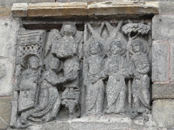 détail: bas relief