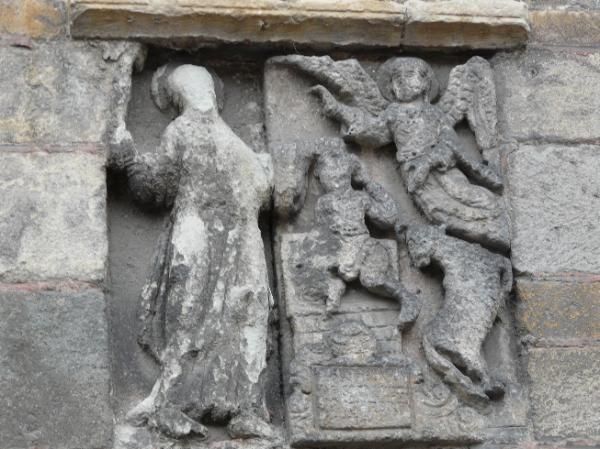 détail: bas relief