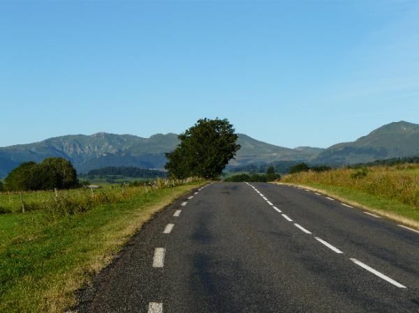 au fond le Massif du Sancy