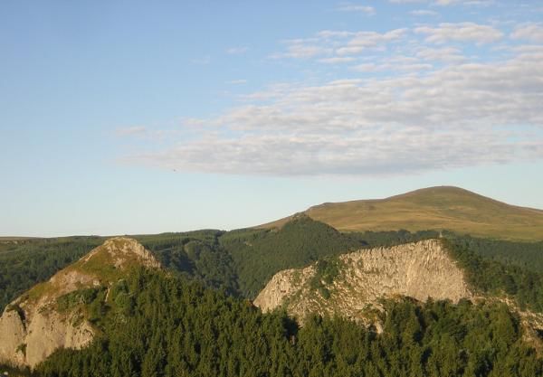 Roches Tuillère et Sanadoire, 2 protrusions volcaniques